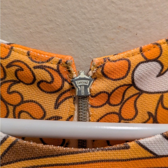 Vintage 1960s Paisley Print Dress - Picture 3 of 7